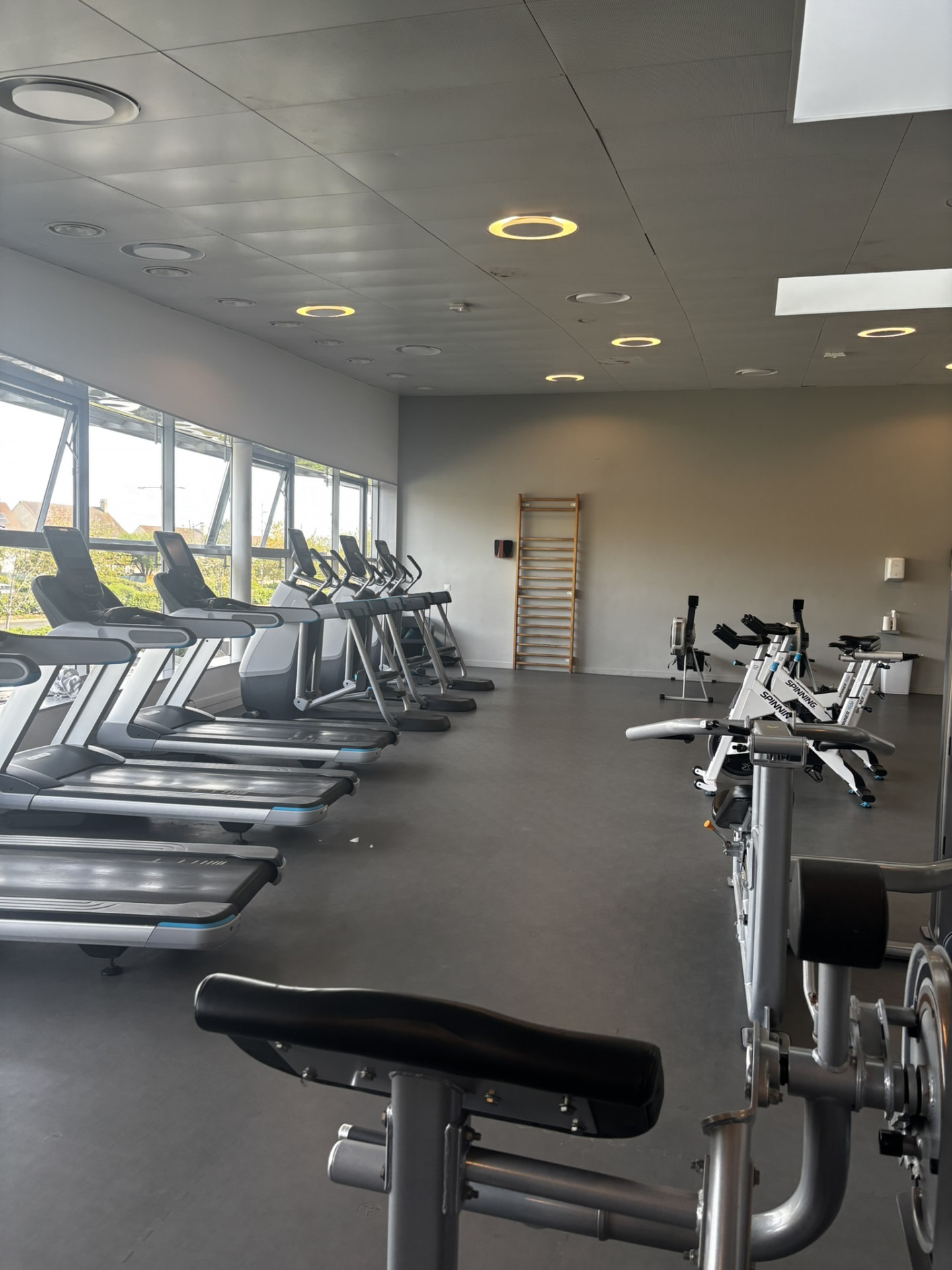 Une salle cardio-training / musculation