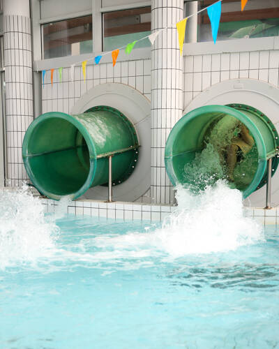 Deux toboggans aquatiques de 50 et 70 mètres