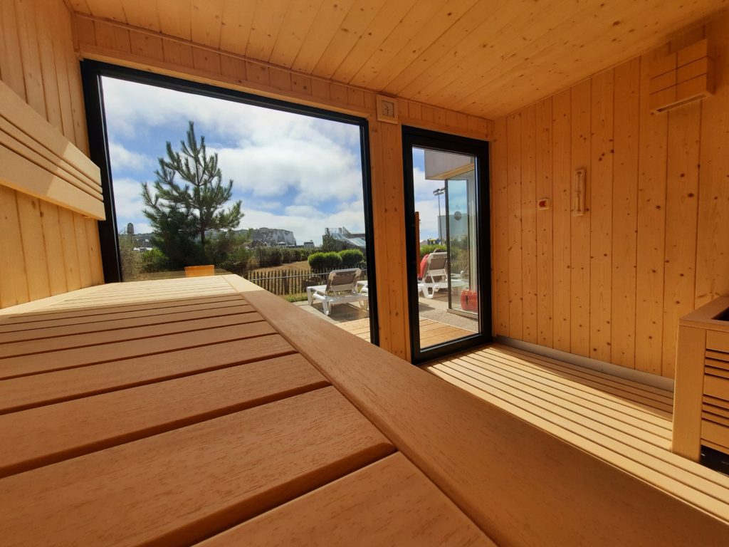 Un sauna extérieur & son solarium