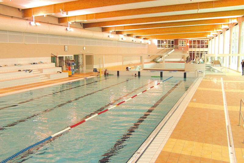 Un bassin sportif pour la natation.